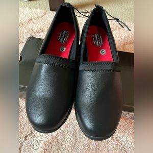NWT Non-Slip SKECHERS
